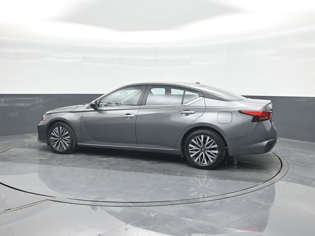 Used 2025 Nissan Altima 2.5 SV FWD image 27