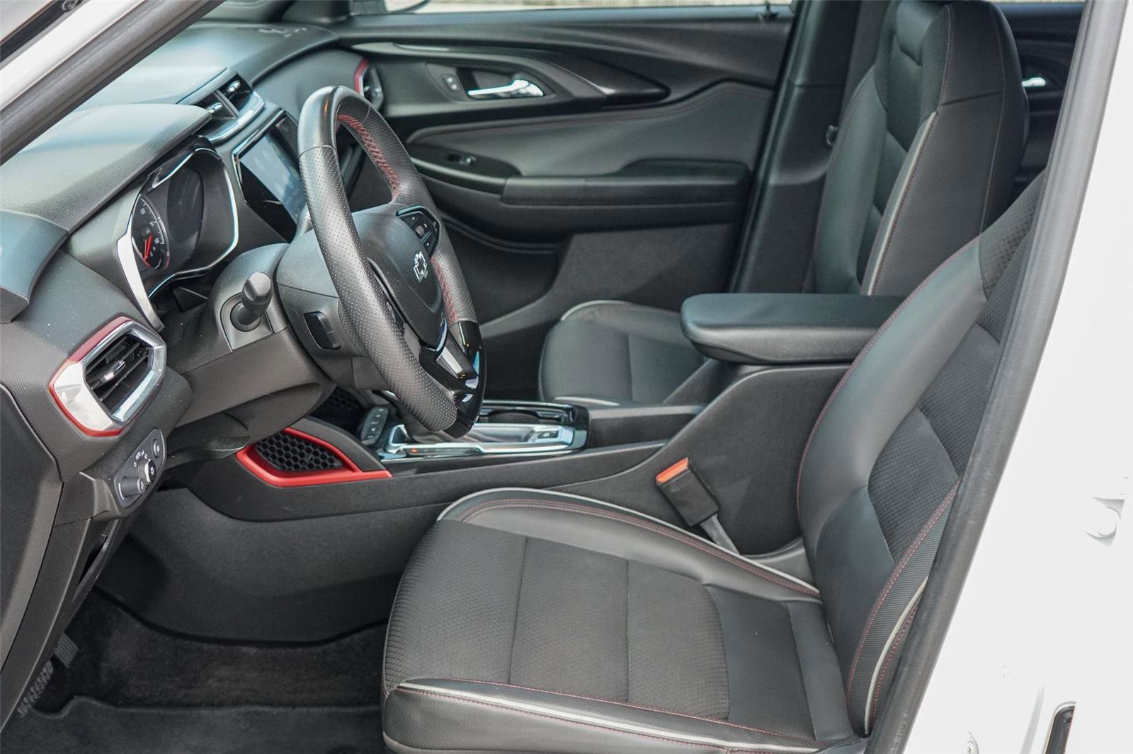 Used 2021 Chevrolet TrailBlazer RS w/ Technology Package FWD image 10