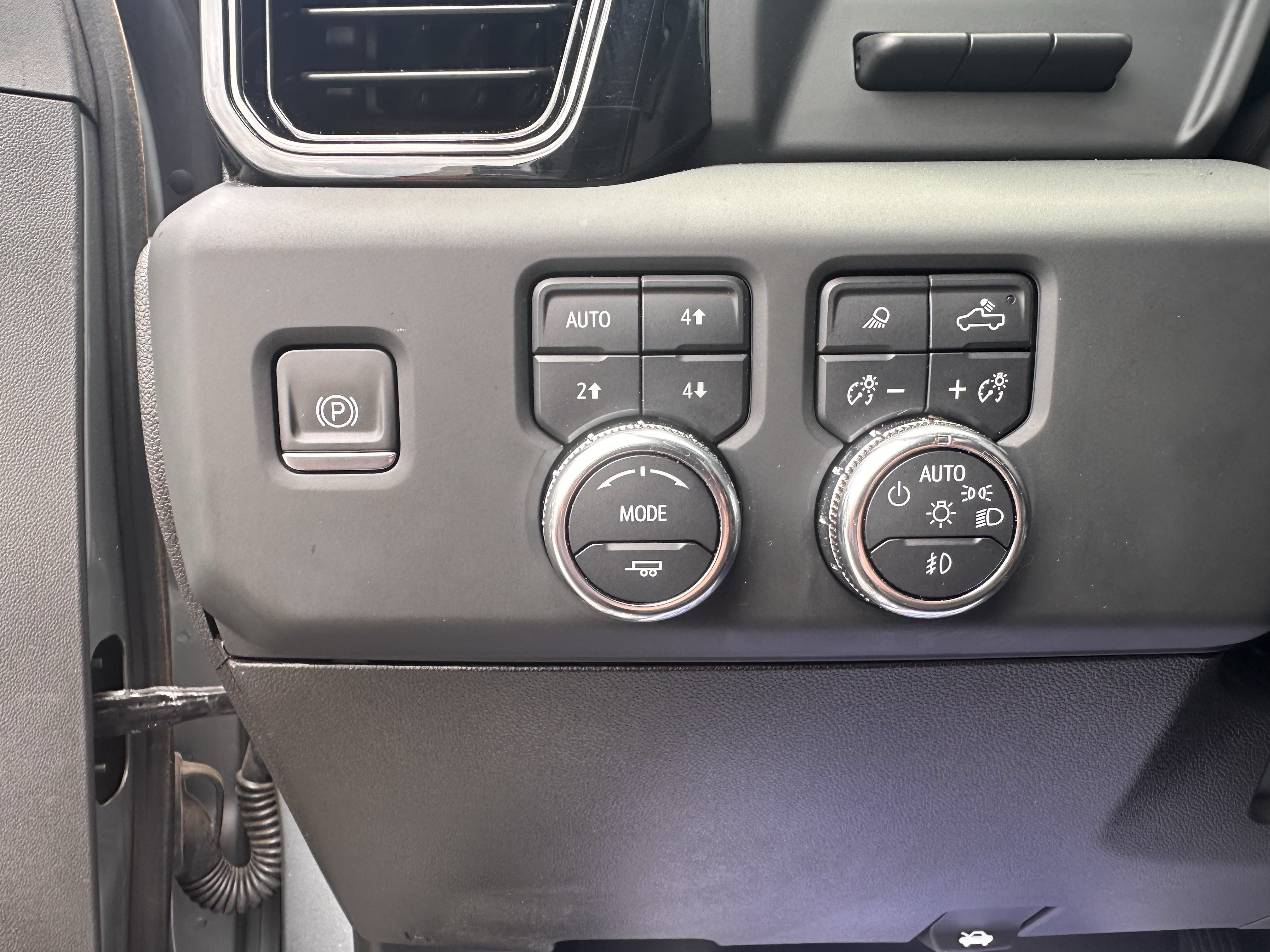 Used 2024 GMC Sierra 2500 AT4 w/ AT4 Premium Plus Package AWD/4WD image 21