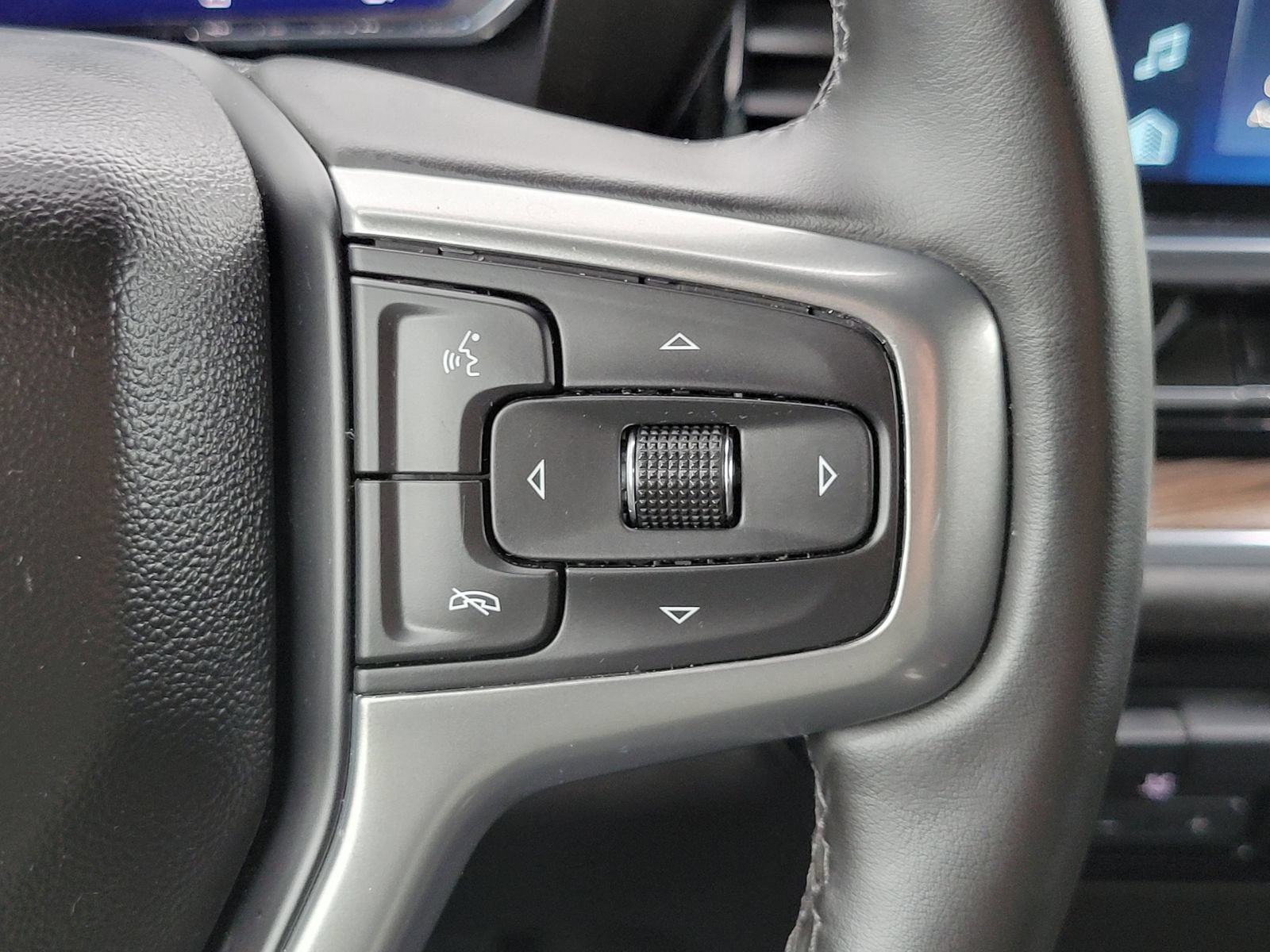 Used 2025 Chevrolet Silverado 1500 LT AWD/4WD image 14