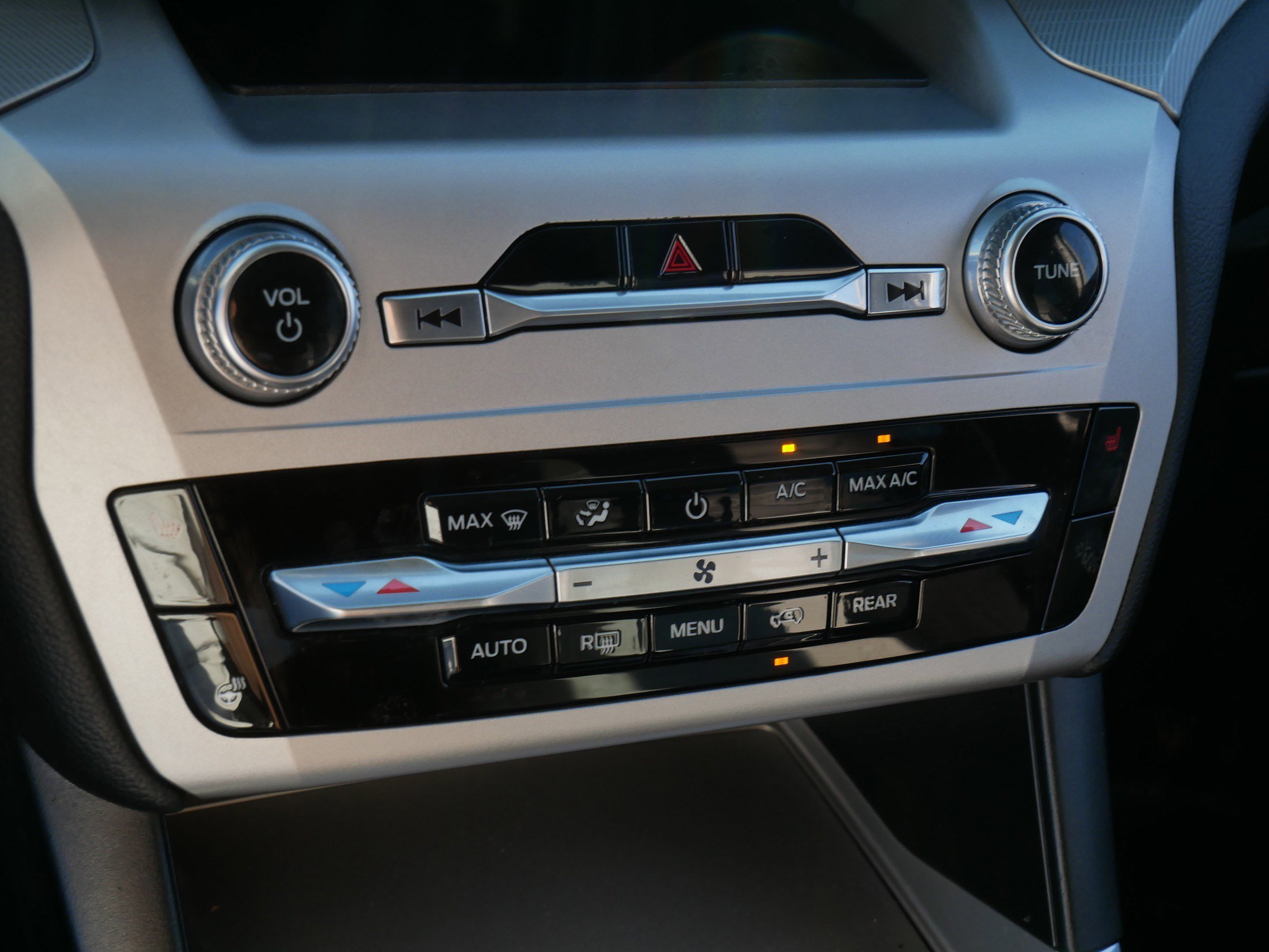 Certified 2022 Ford Explorer XLT w/ Equipment Group 202A image 23