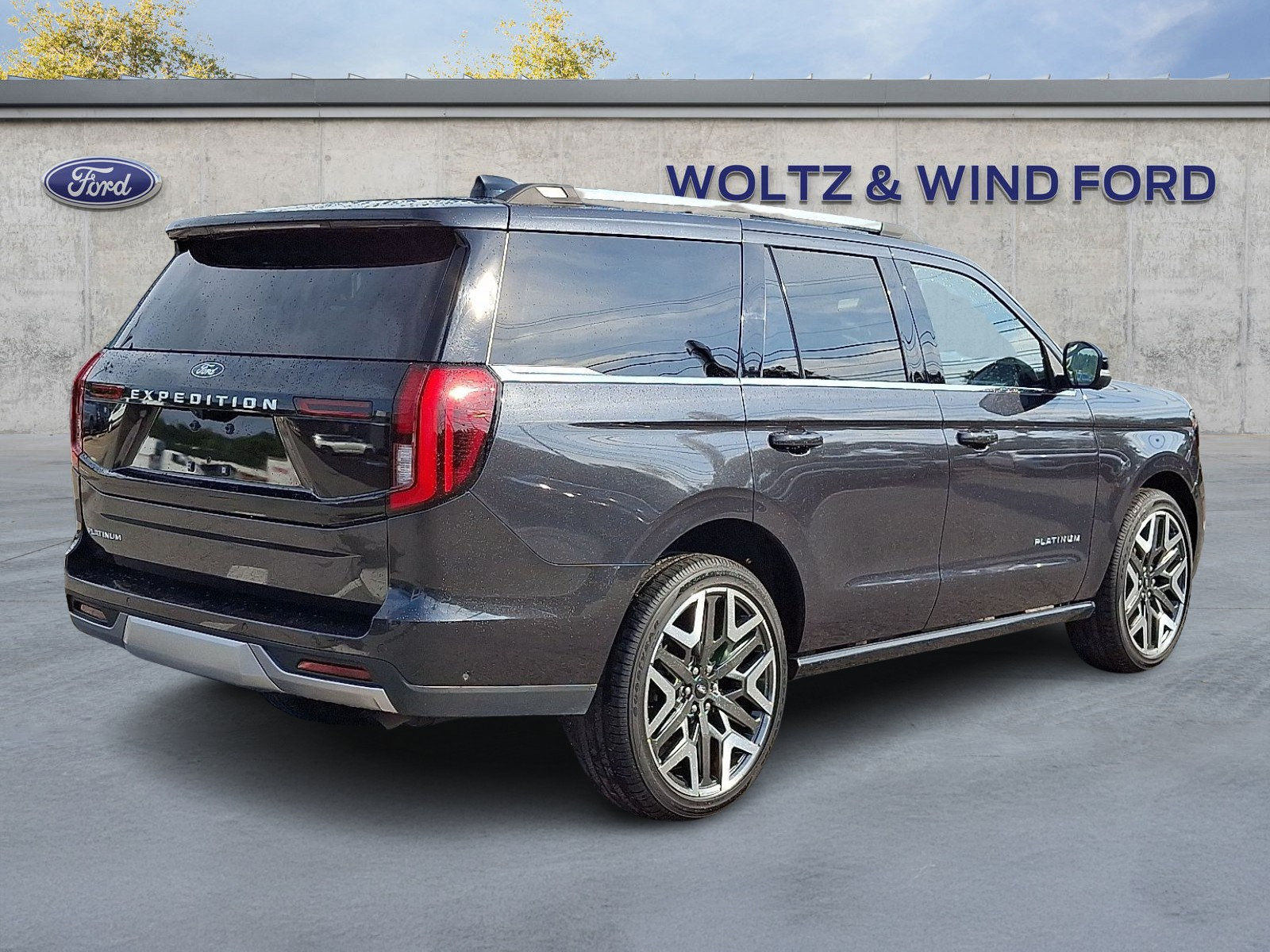 Certified 2025 Ford Expedition Platinum w/ Platinum Ultimate Package AWD/4WD image 6