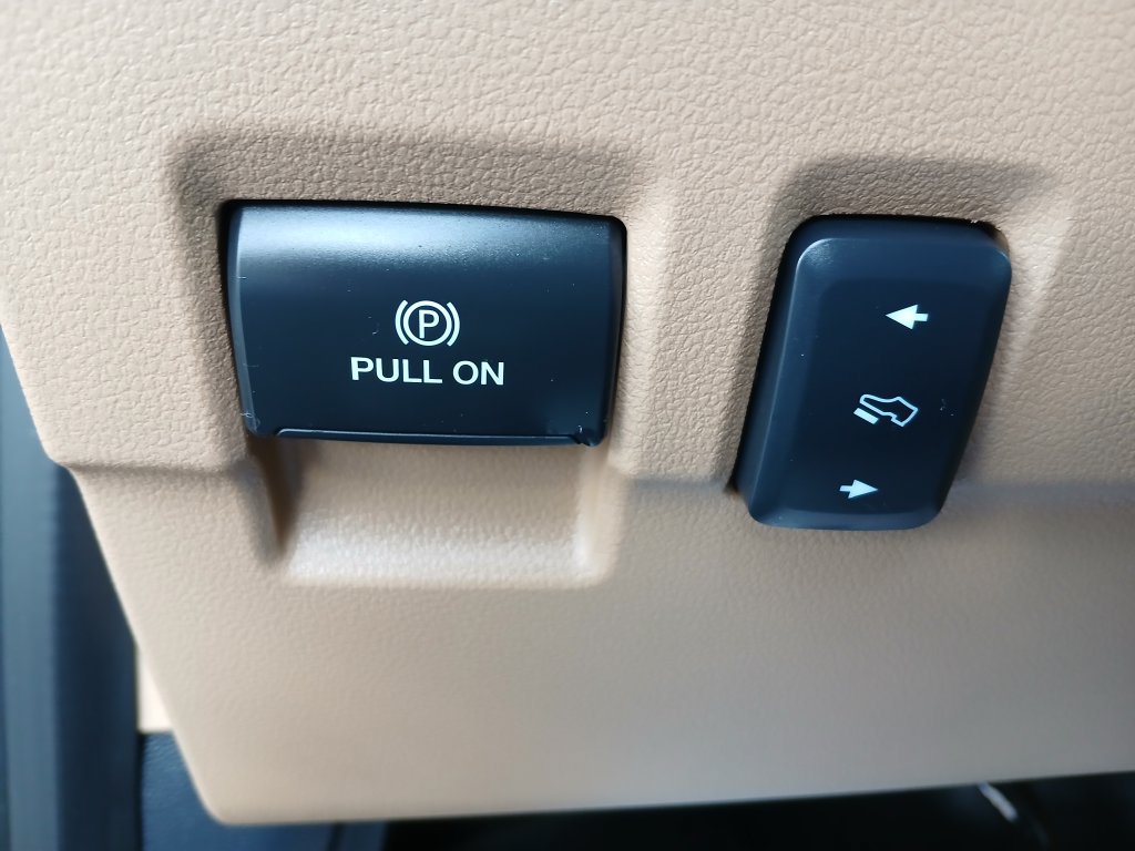 Certified 2024 Ford F250 Lariat w/ Lariat Ultimate Package AWD/4WD image 15