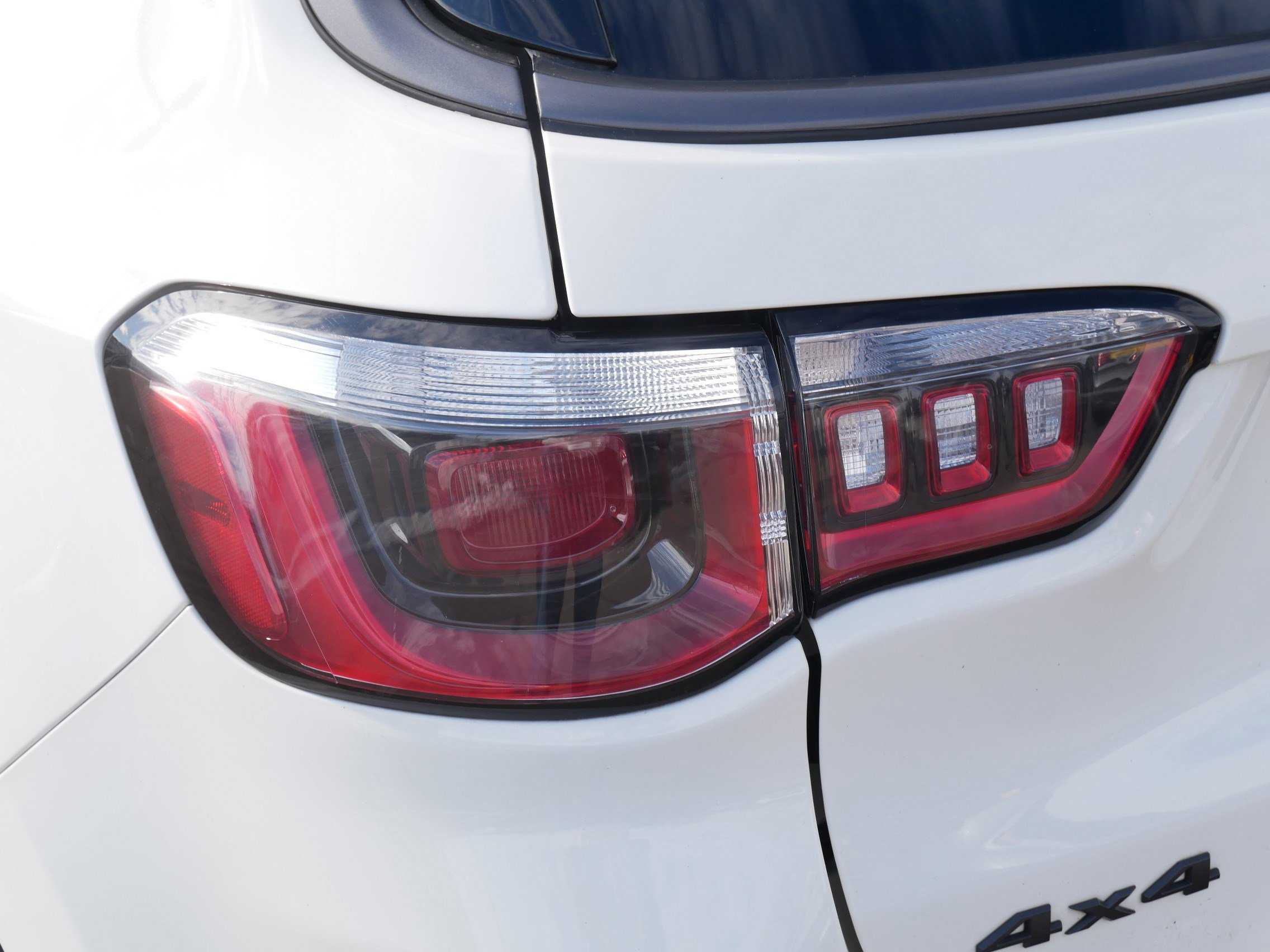 Used 2018 Jeep Compass Trailhawk w/ Cold Weather Group image 17