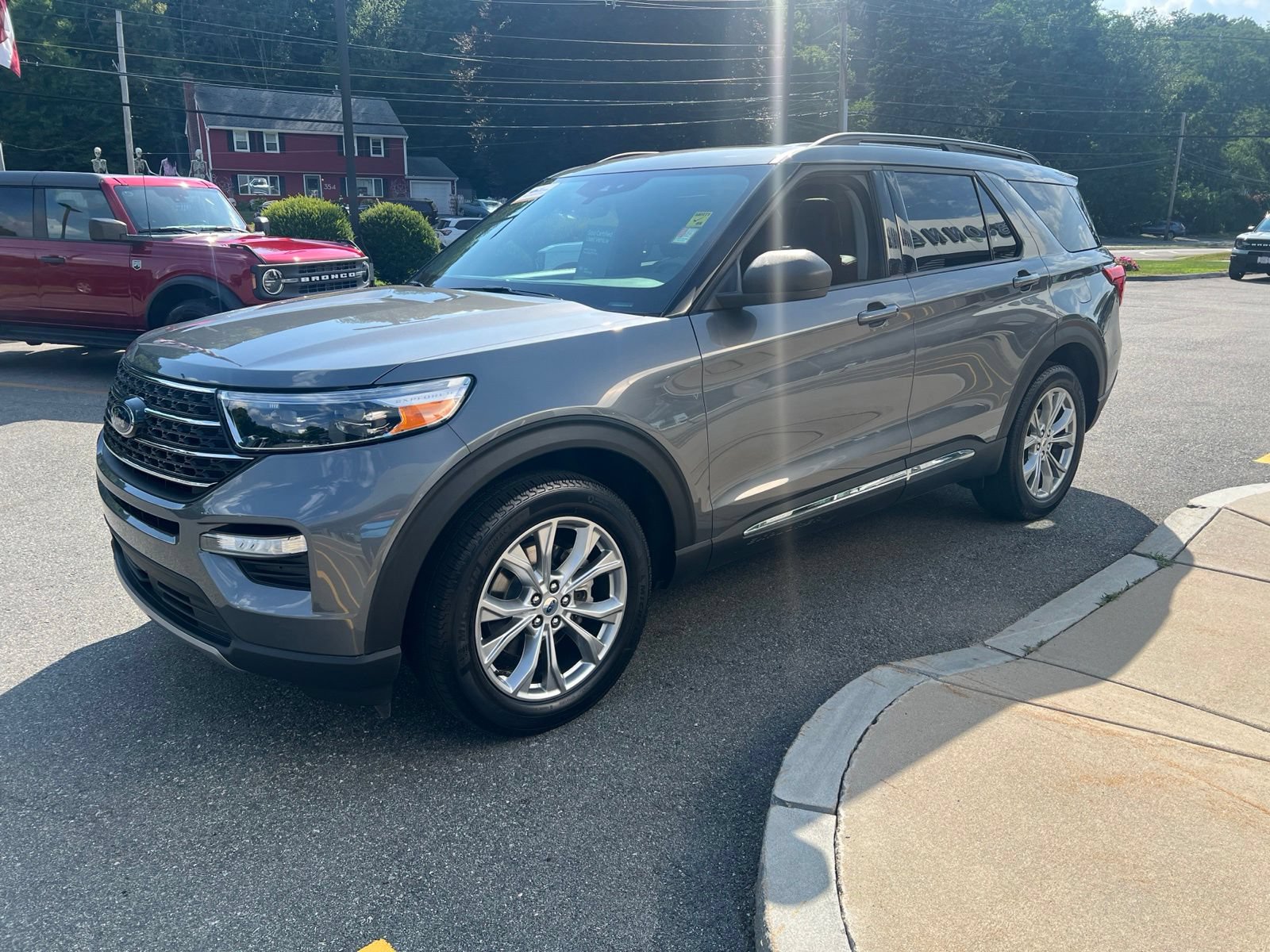 Certified 2024 Ford Explorer XLT w/ Equipment Group 202A AWD/4WD image 3