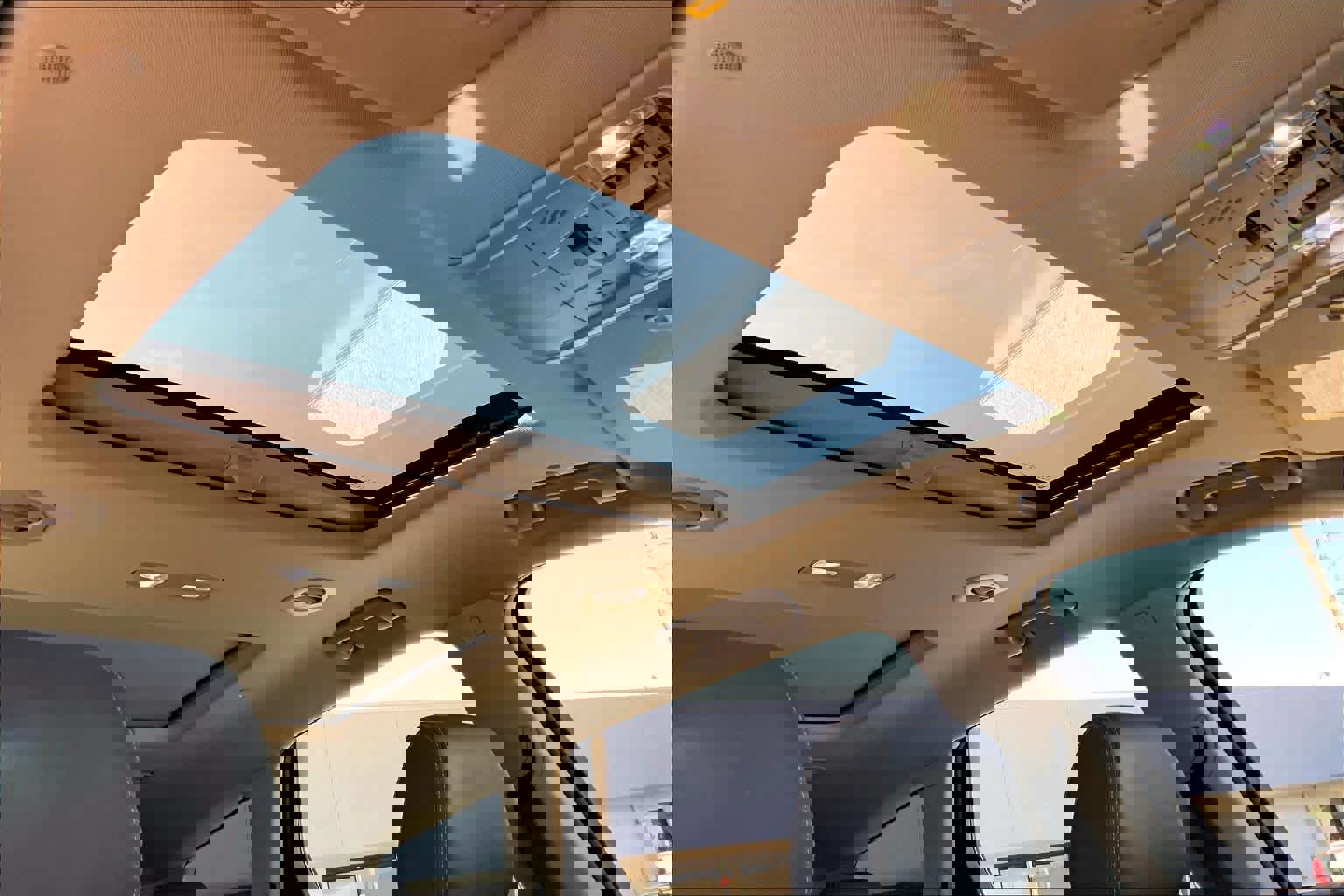 Used 2019 Buick Enclave Premium w/ Experience Buick Package FWD image 14