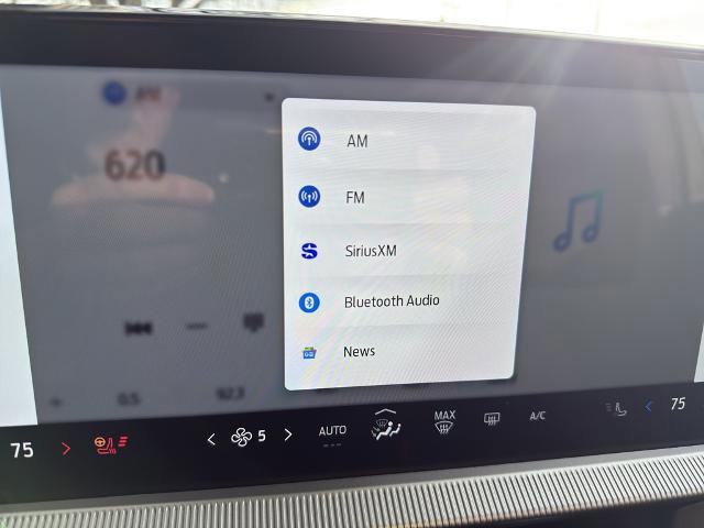 Certified 2025 Ford Explorer Platinum w/ LUX Leather Package image 32