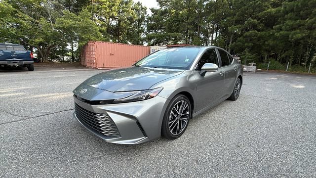Used 2025 Toyota Camry XLE FWD image 3