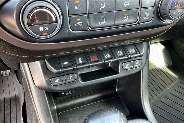 Used 2022 GMC Canyon AT4 w/ Trailering Package image 22