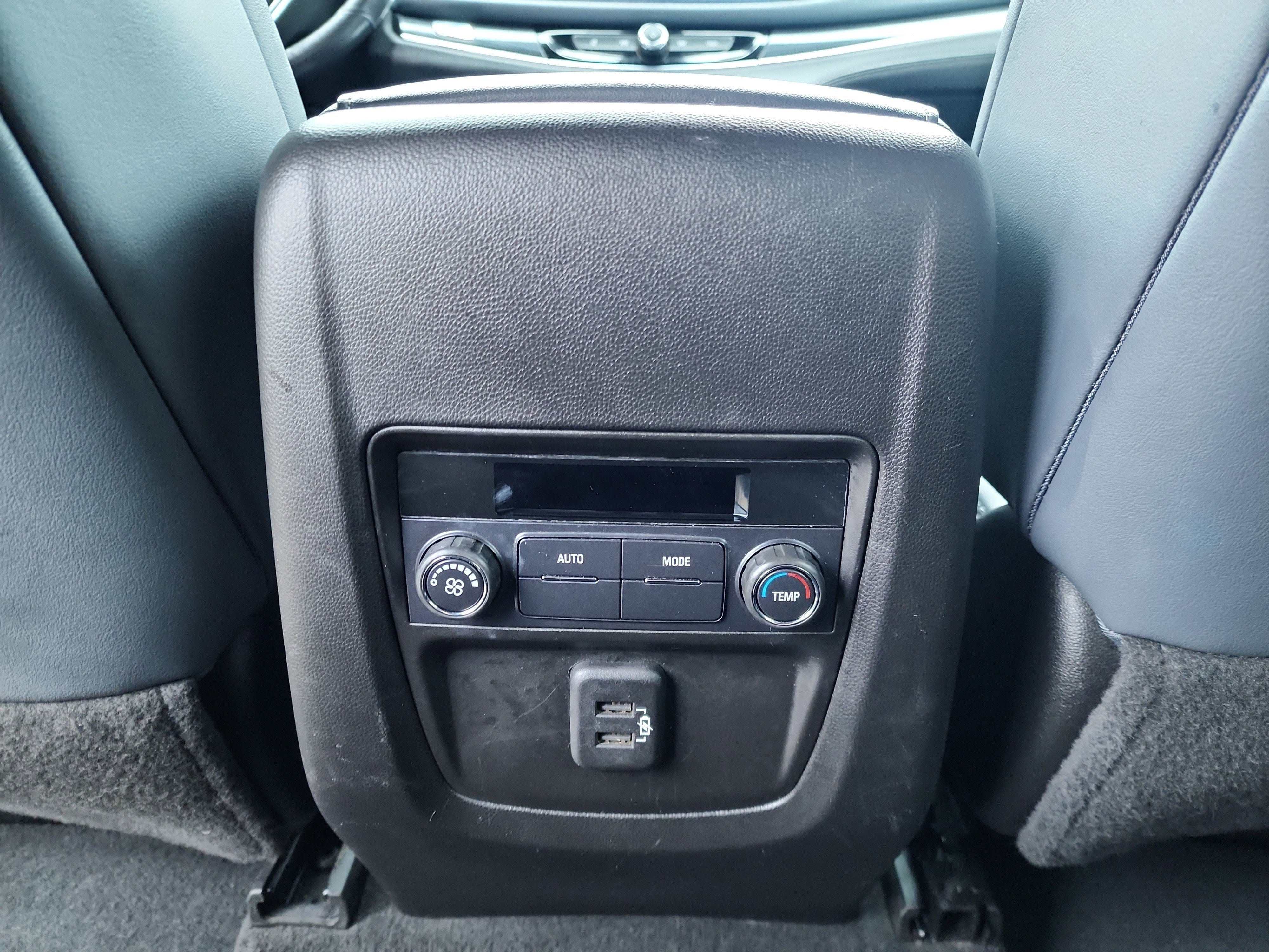 Used 2023 Buick Enclave Essence image 13