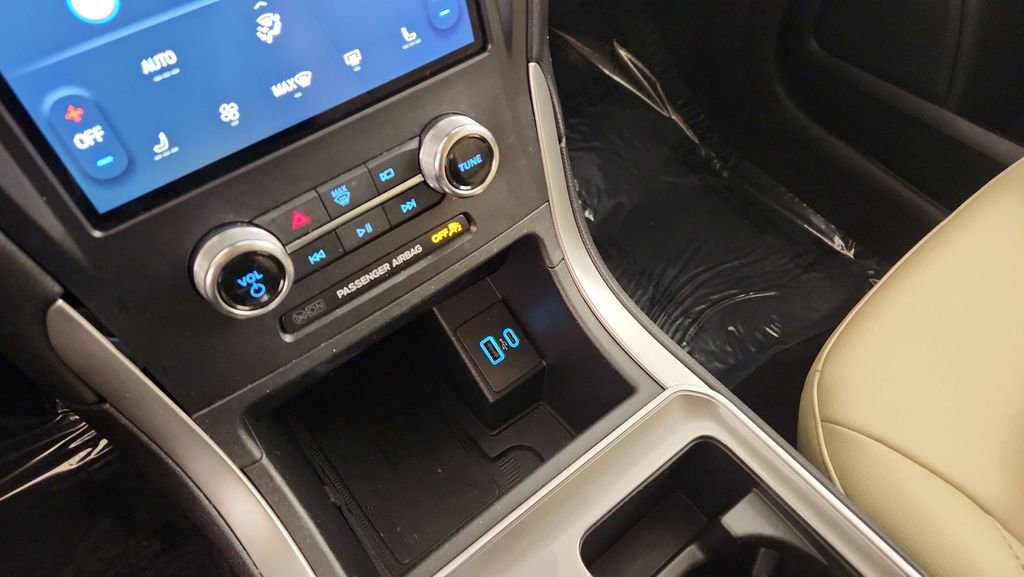 Certified 2024 Ford Edge SEL w/ Convenience Package image 17