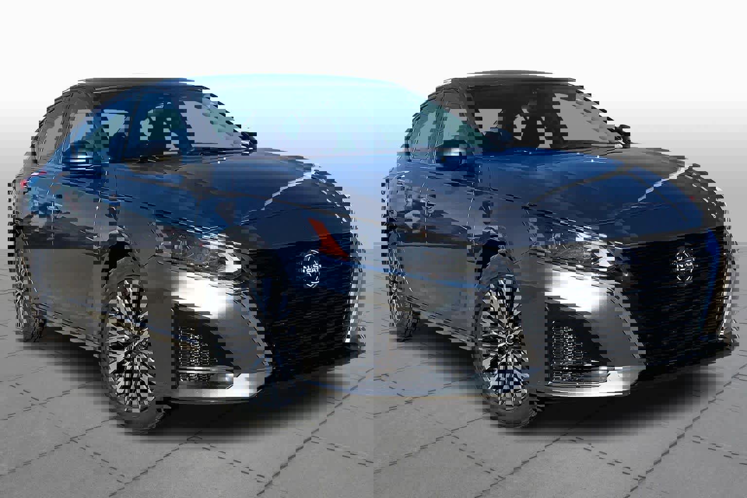 Used 2024 Nissan Altima 2.5 SV image 5