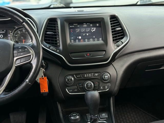 Used 2020 Jeep Cherokee Latitude w/ Cold Weather Group AWD/4WD image 17