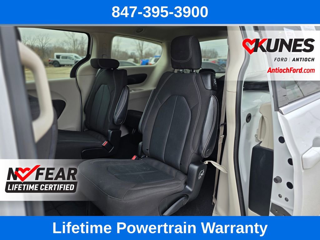 Used 2022 Chrysler Voyager LX FWD image 23