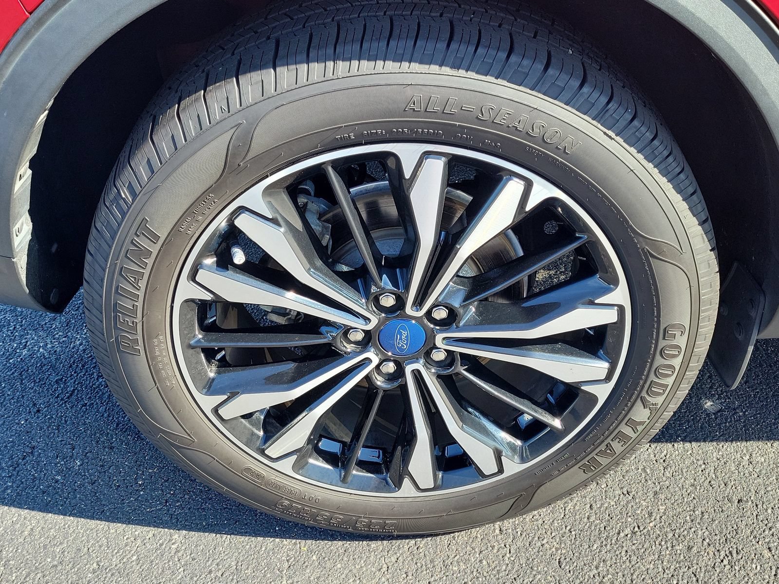 Certified 2022 Ford Escape SE w/ SE Sport Appearance Package FWD image 5
