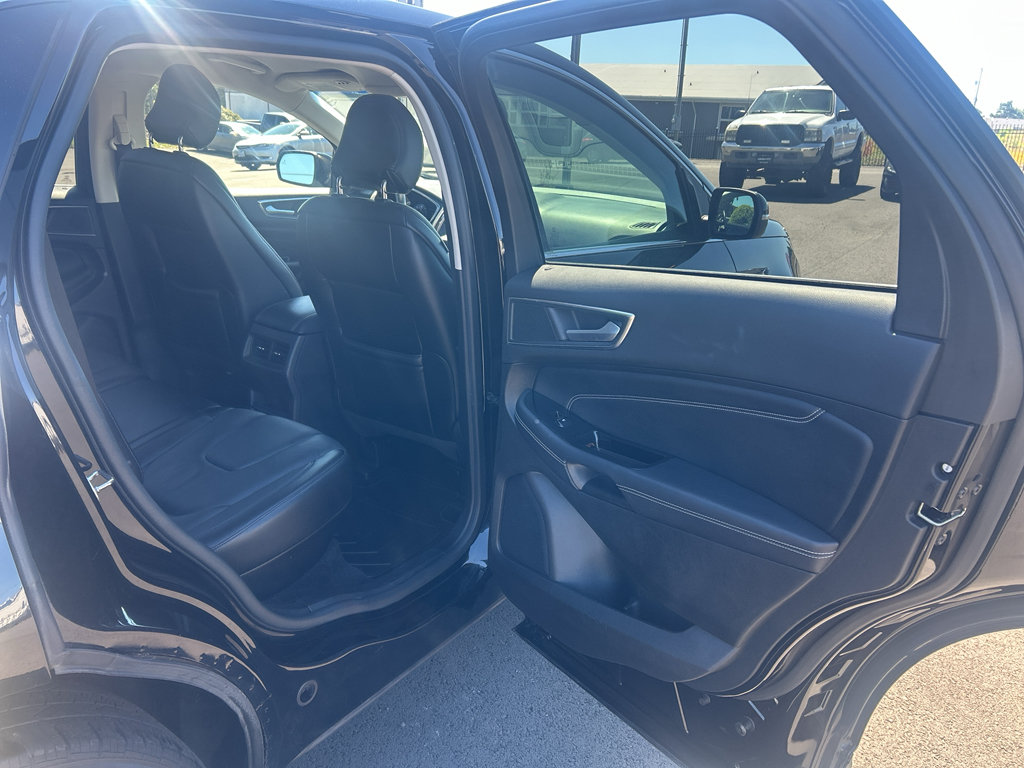 Certified 2018 Ford Edge Titanium w/ Ford Safe & Smart Package AWD/4WD image 28