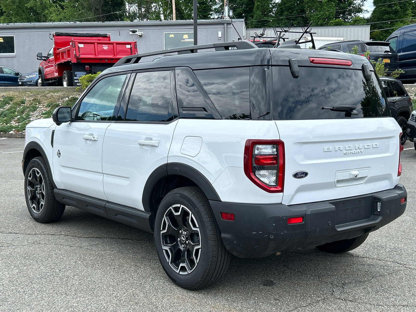 Certified 2025 Ford Bronco Sport Outer Banks w/ Outer Banks Tech Package+ AWD/4WD image 4