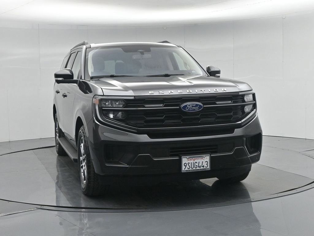 Certified 2025 Ford Expedition Active image 6