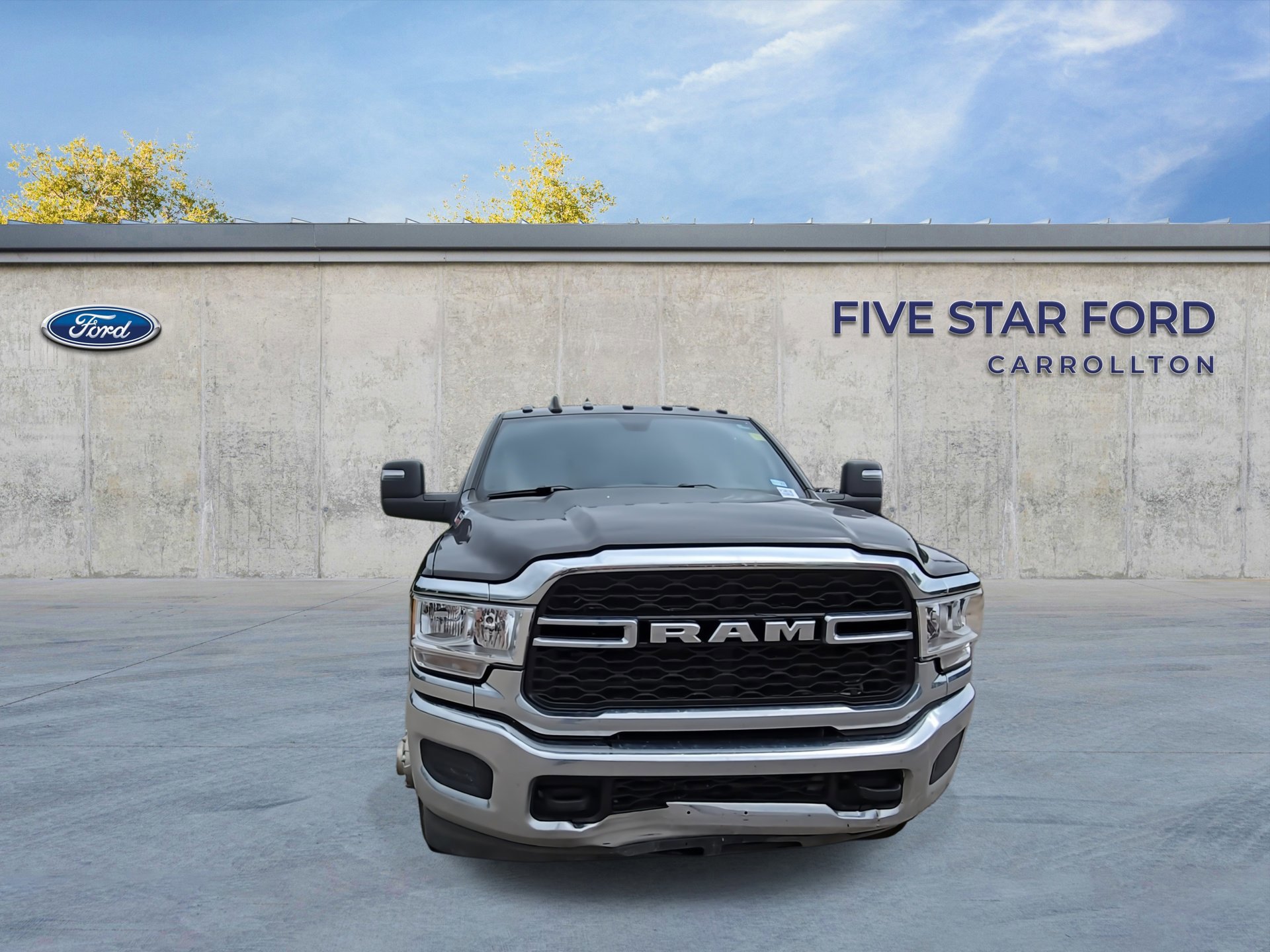 Used 2024 RAM 3500 Tradesman w/ Chrome Appearance Group image 9