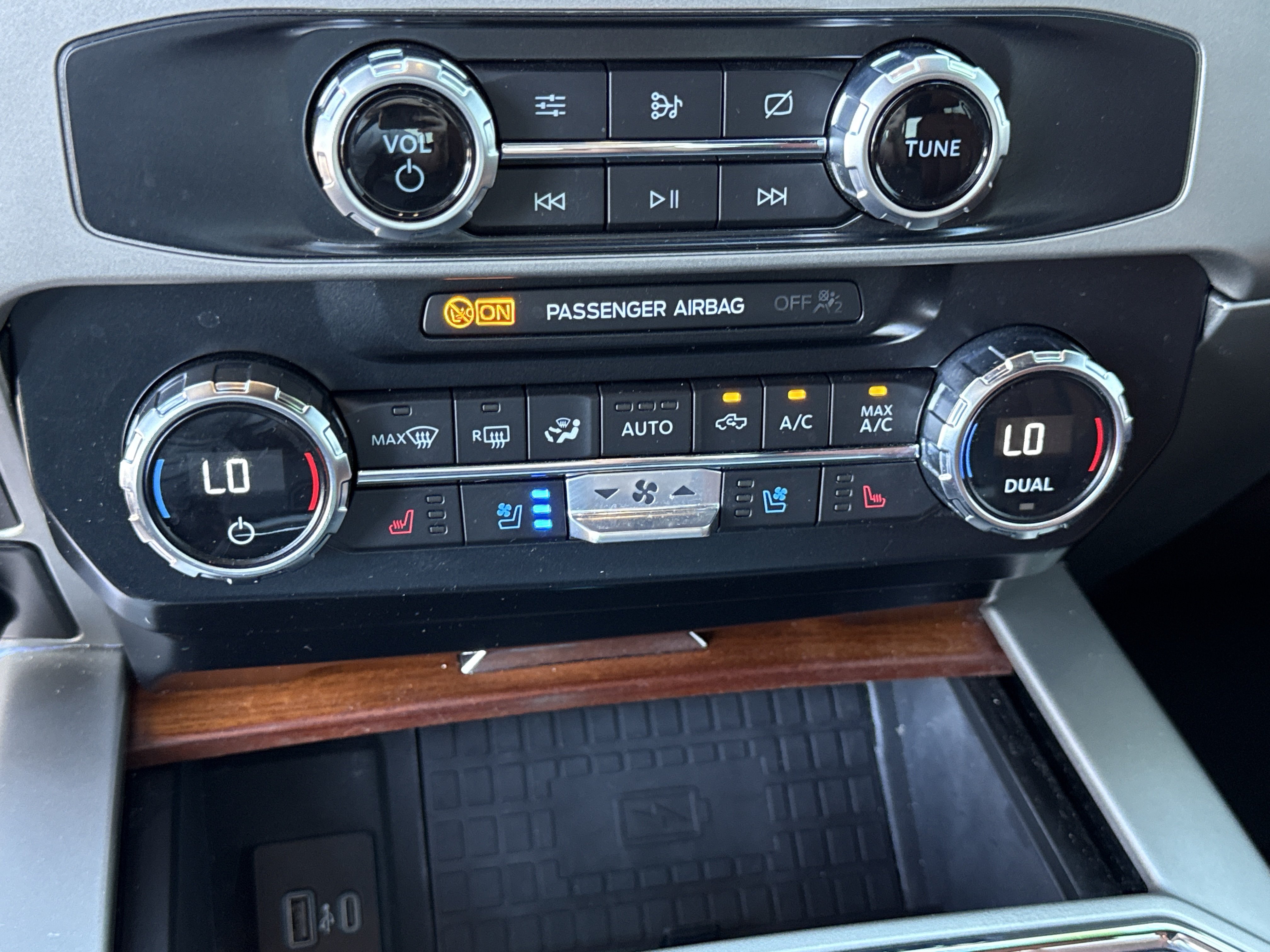 Certified 2022 Ford F350 King Ranch w/ Tremor Off-Road Package AWD/4WD image 24