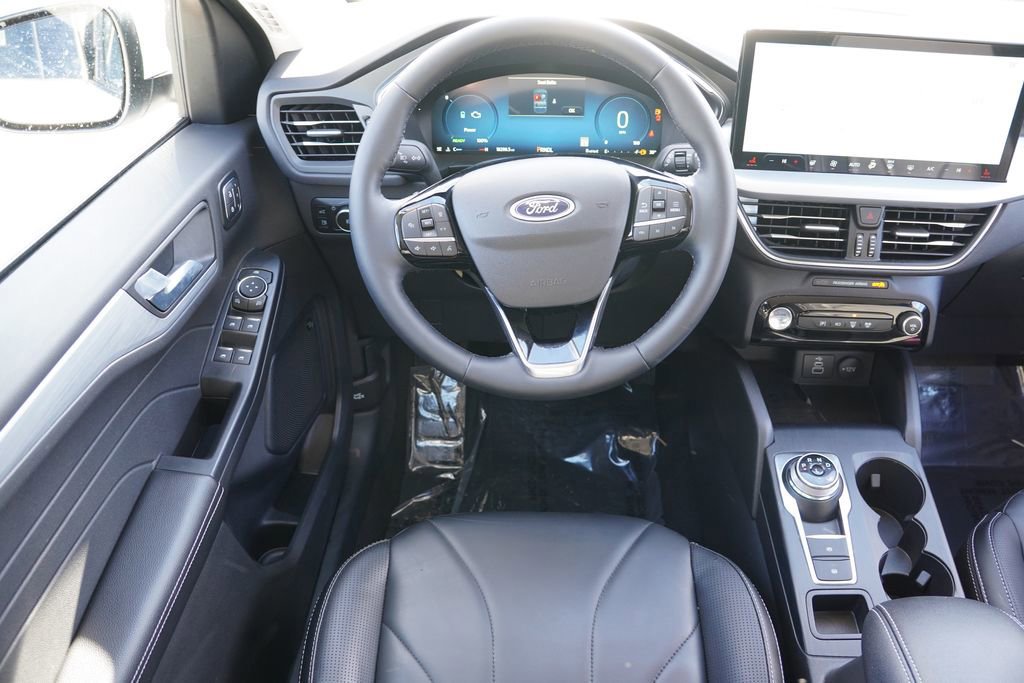 Certified 2025 Ford Escape Platinum w/ Premium Technology Package image 18