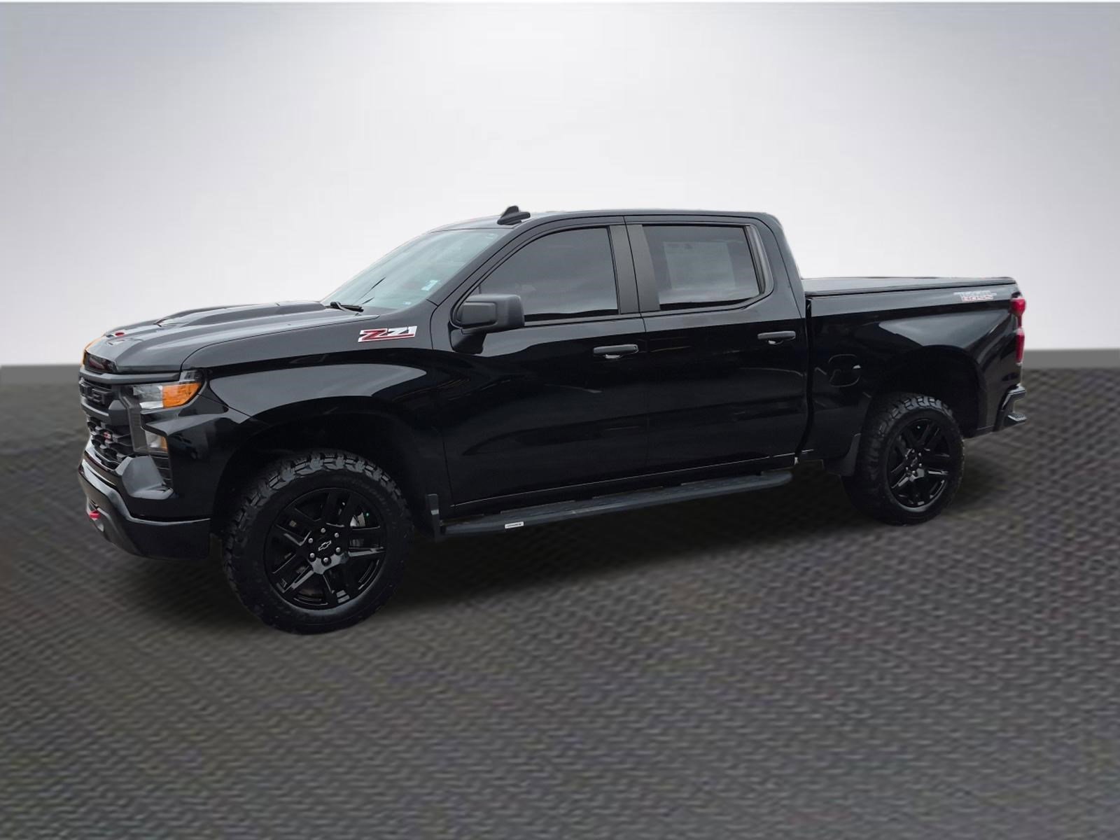 Used 2024 Chevrolet Silverado 1500 Custom Trail Boss w/ LPO, Dark Essentials Package image 2