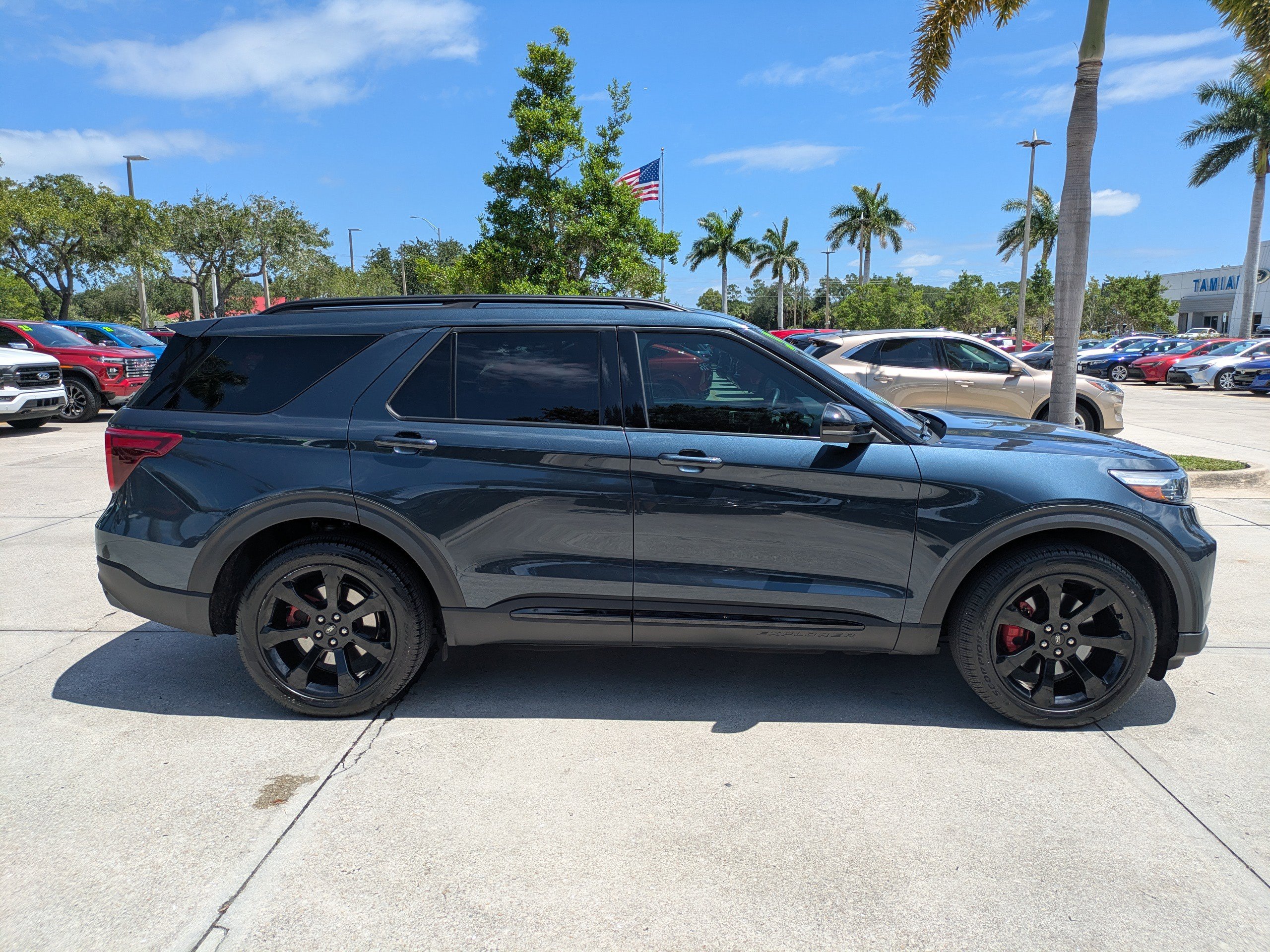 Certified 2023 Ford Explorer ST w/ Equipment Group 401A AWD/4WD image 3