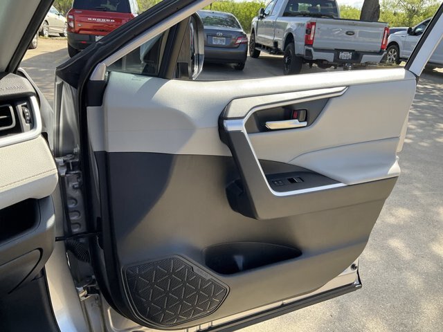 Used 2024 Toyota RAV4 XLE FWD image 22
