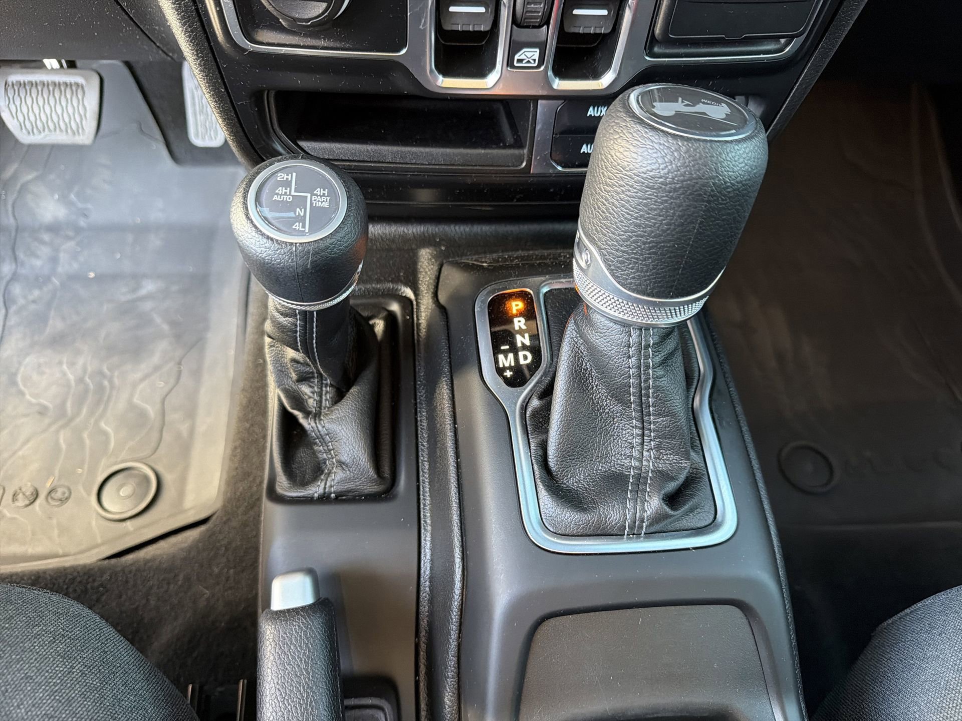 Used 2025 Jeep Wrangler Unlimited Sahara AWD/4WD image 17