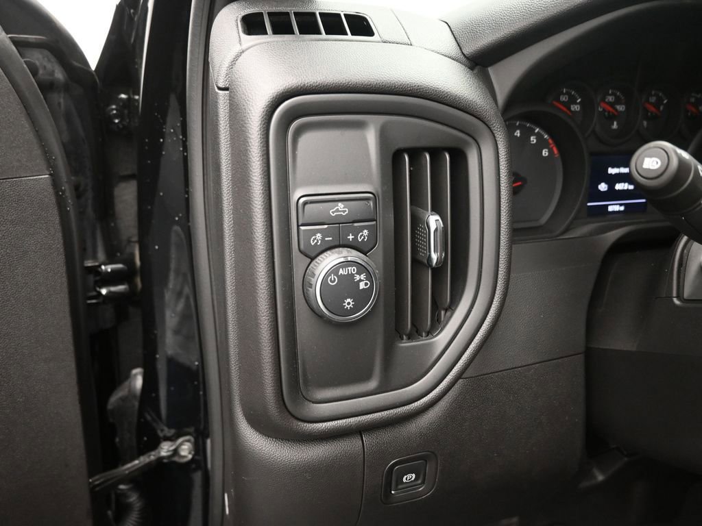 Used 2025 Chevrolet Silverado 1500 Custom image 19