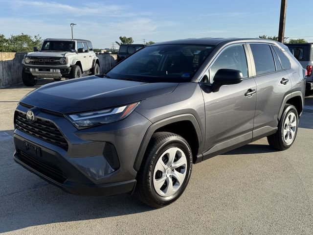 Used 2025 Toyota RAV4 LE AWD/4WD image 12