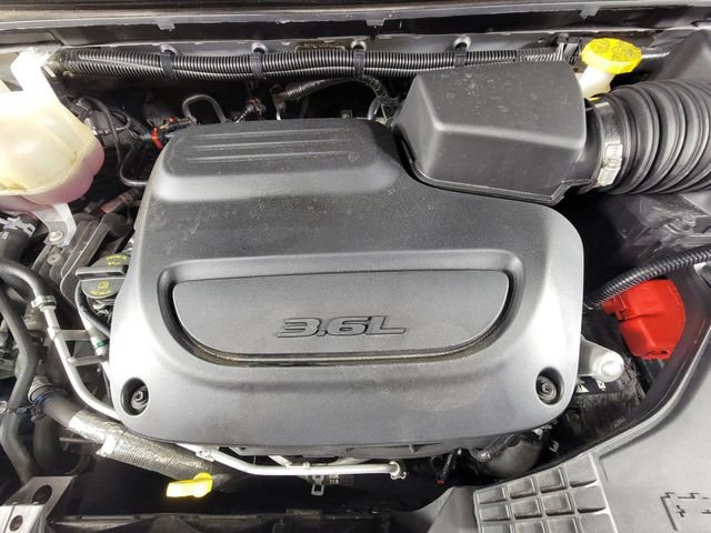 Used 2024 Chrysler Pacifica Touring-L FWD image 34