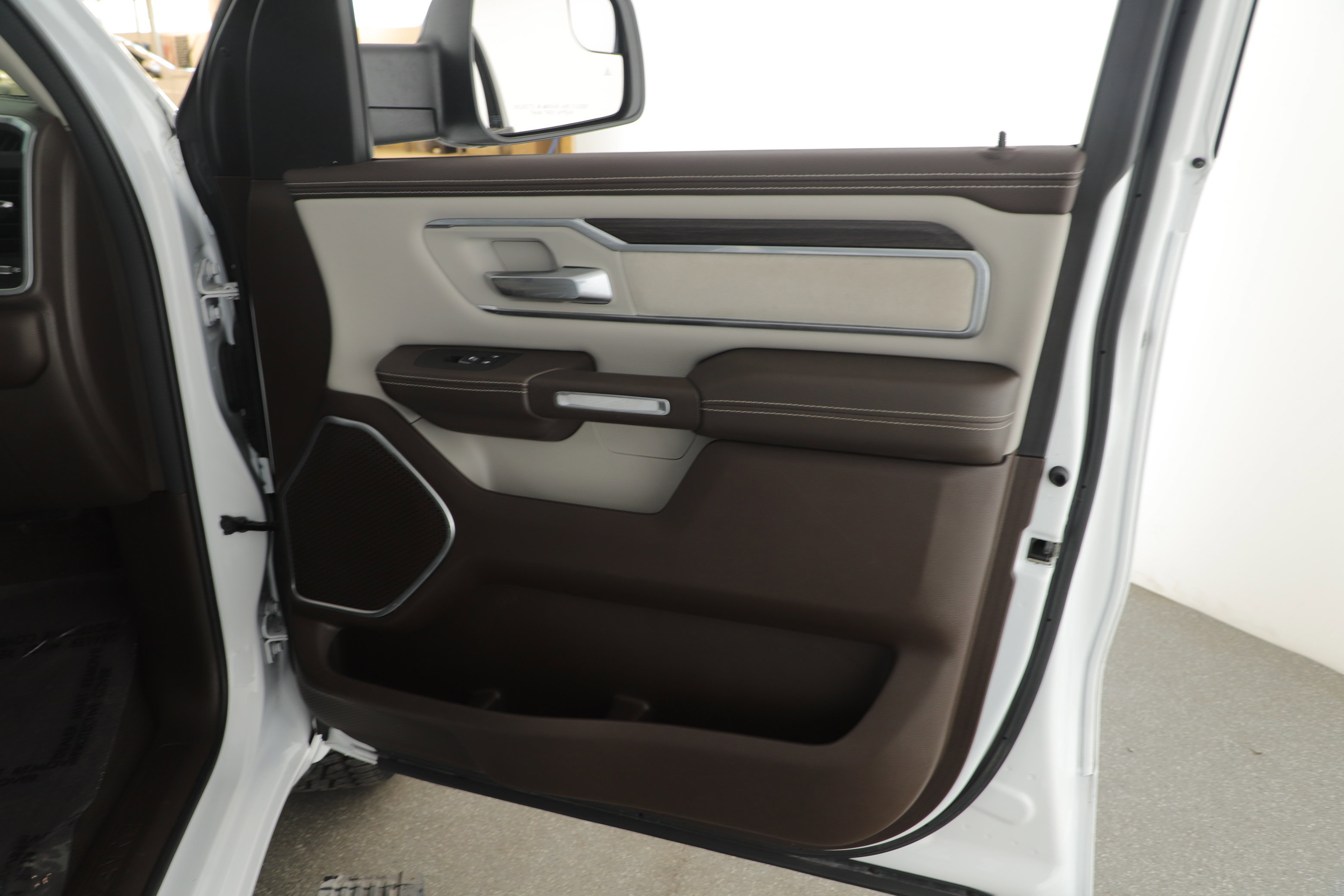 Used 2025 RAM 1500 Laramie w/ Laramie Southwest Edition image 10