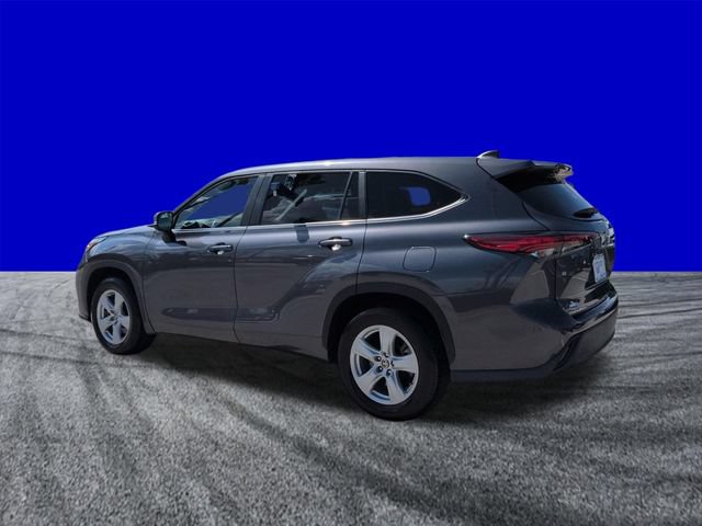 Used 2023 Toyota Highlander LE FWD image 6