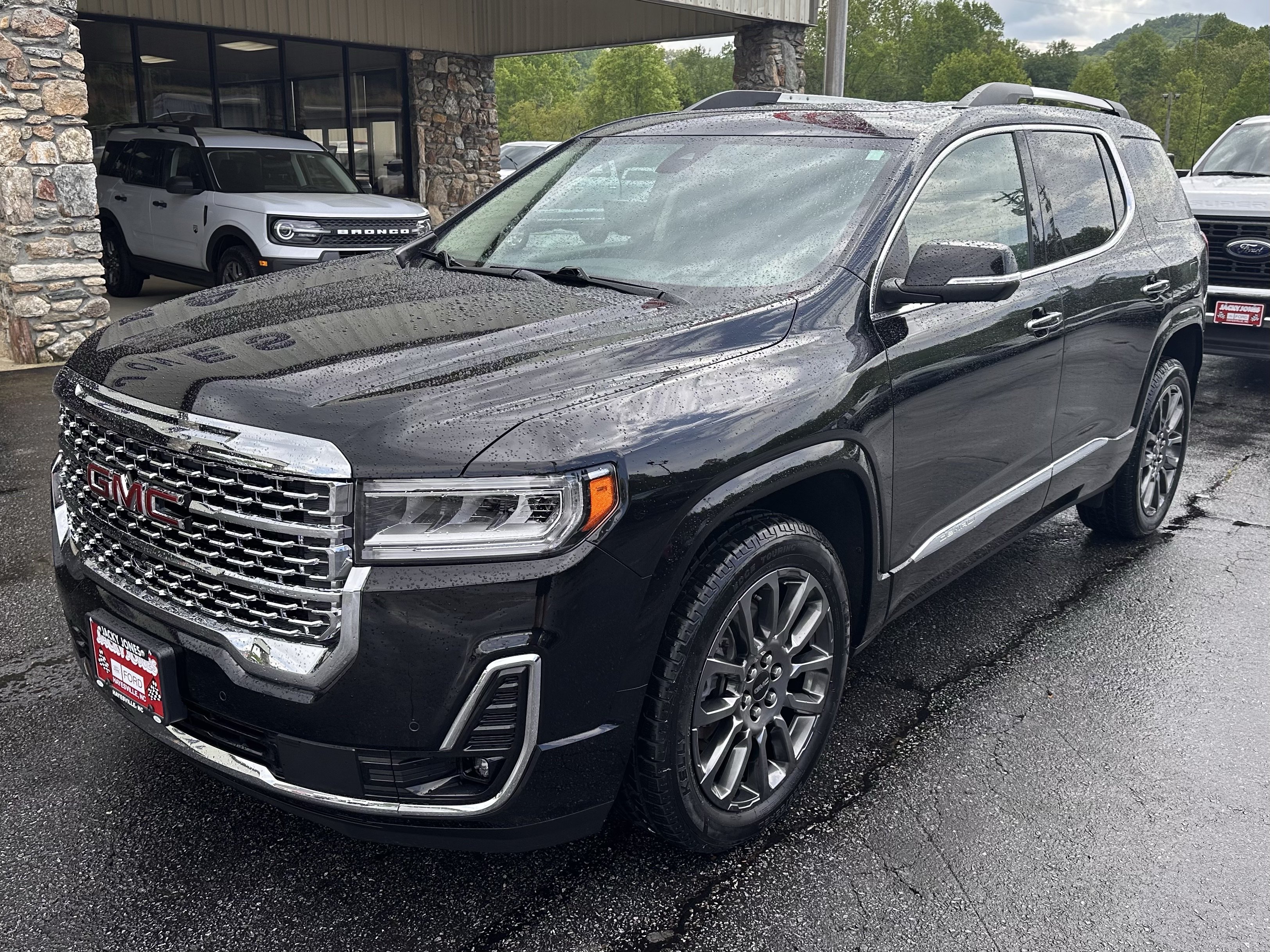 Used 2023 GMC Acadia Denali w/ Black Diamond Edition AWD/4WD image 2