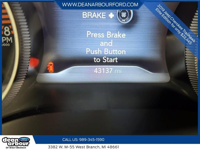 Used 2019 Jeep Cherokee Trailhawk AWD/4WD image 15