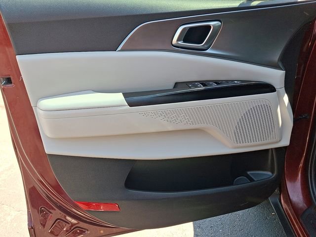 Used 2023 Kia Carnival LX FWD image 14