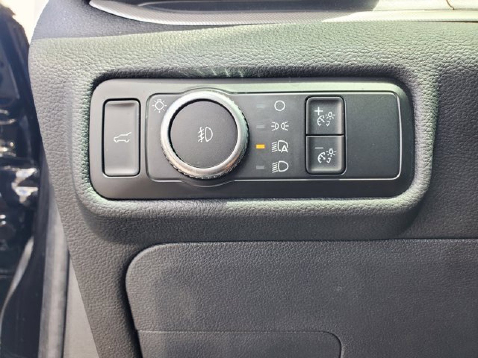 Certified 2023 Ford Explorer XLT w/ Equipment Group 202A RWD image 16