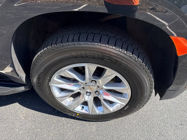 Used 2024 Chevrolet Suburban Premier AWD/4WD image 15