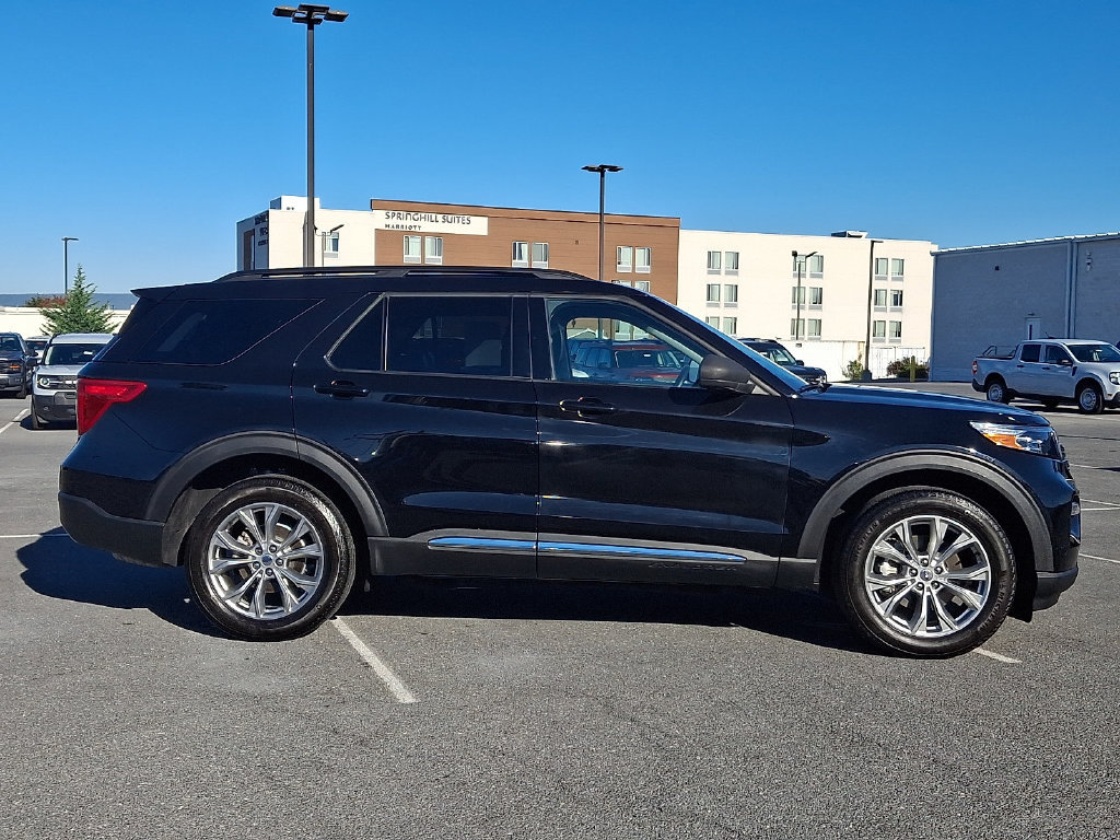 Certified 2024 Ford Explorer XLT w/ Equipment Group 202A AWD/4WD image 7