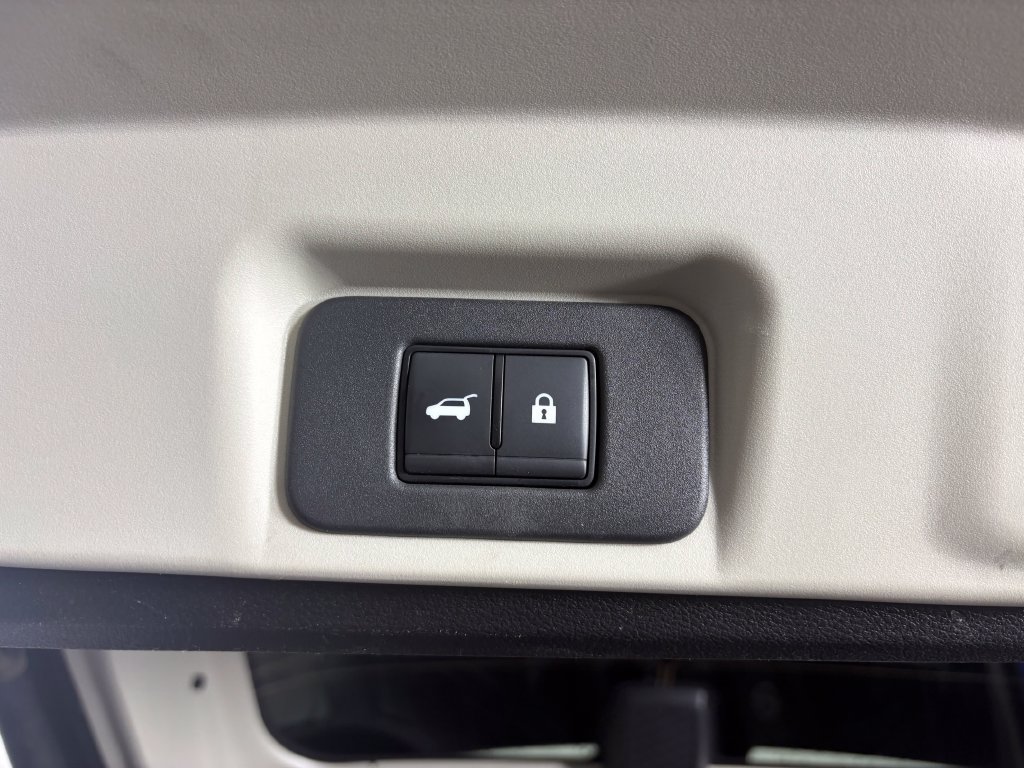 Used 2025 Nissan Ariya AWD image 32