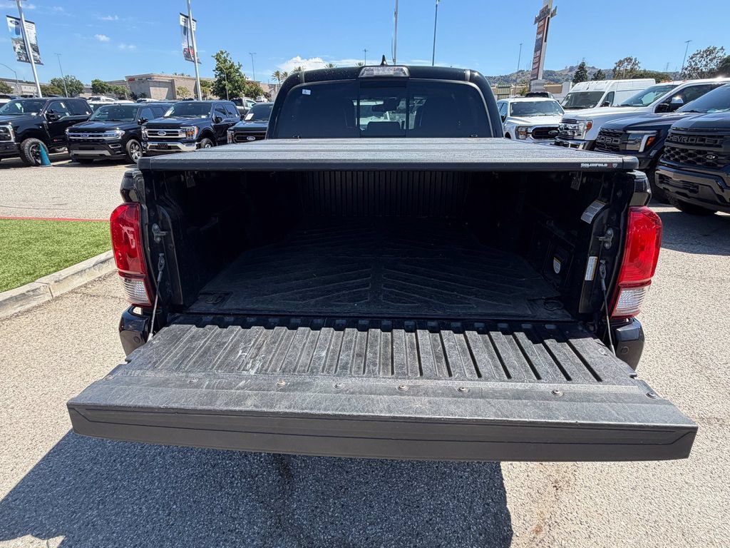Used 2019 Toyota Tacoma TRD Off-Road w/ TRD Premium Off Road Package AWD/4WD image 17