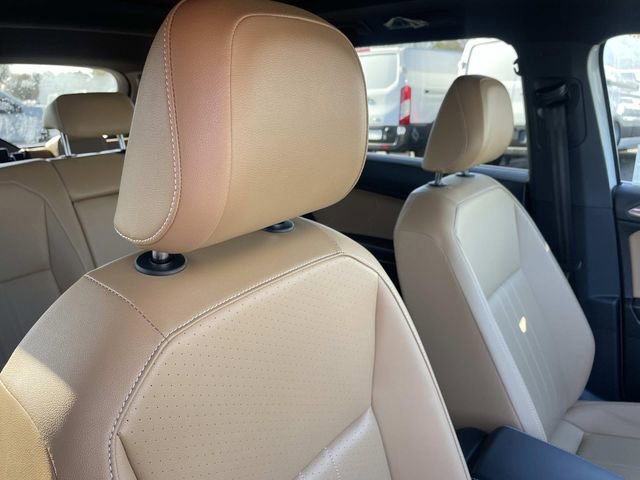 Used 2023 Volkswagen Tiguan SE R-Line image 34
