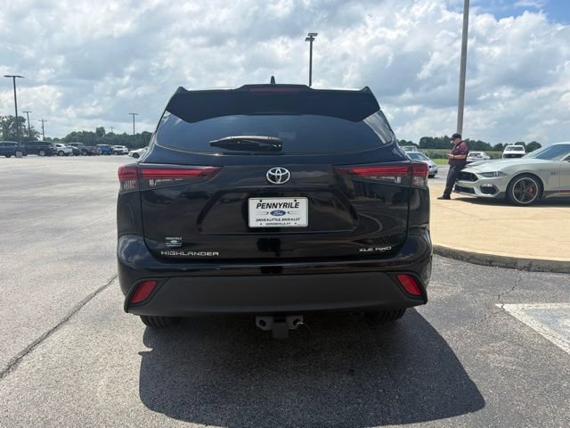 Used 2024 Toyota Highlander XLE AWD/4WD image 6