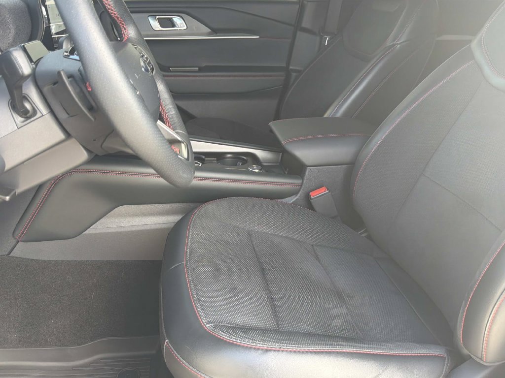 Certified 2025 Ford Explorer ST AWD/4WD image 13