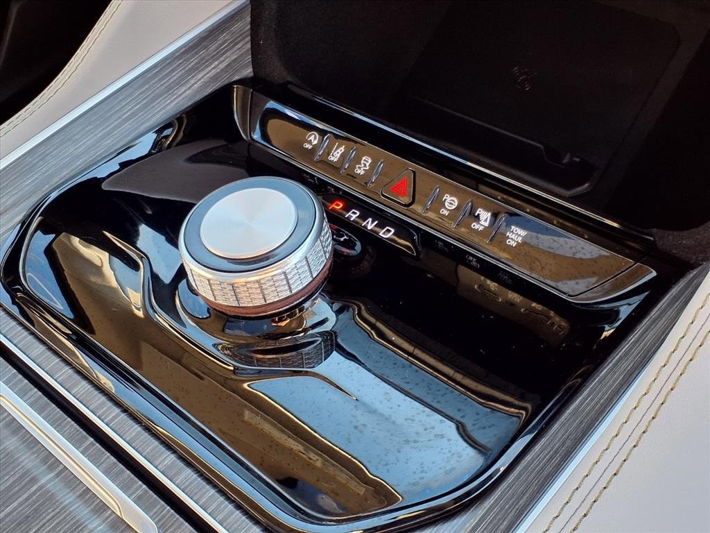 Used 2024 Jeep Wagoneer Series II w/ Premium Group I image 13