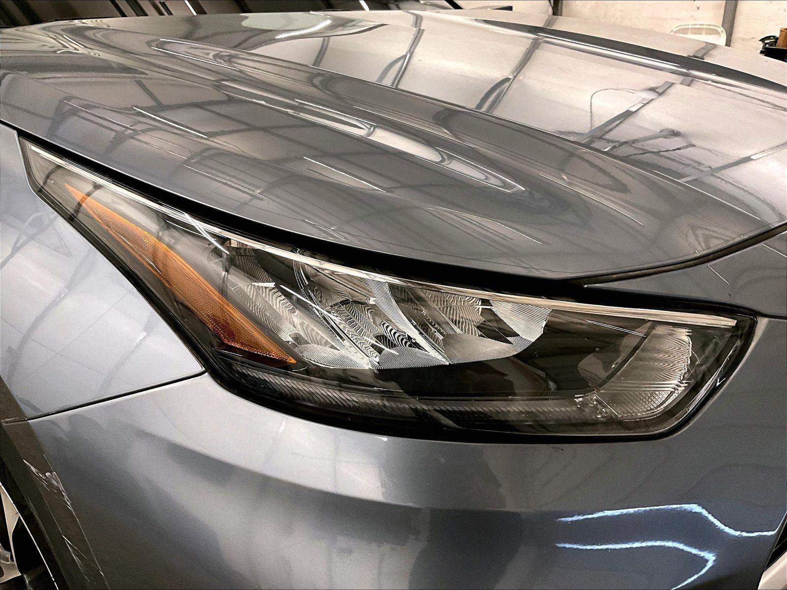 Used 2020 Toyota Highlander XLE AWD/4WD image 28