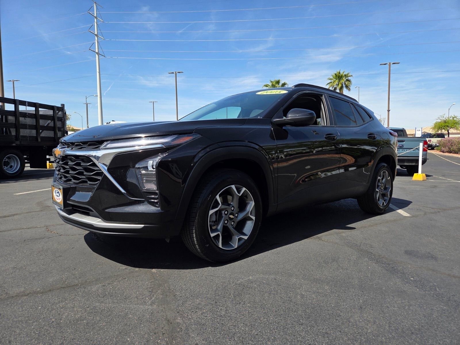 Used 2025 Chevrolet Trax LT image 2