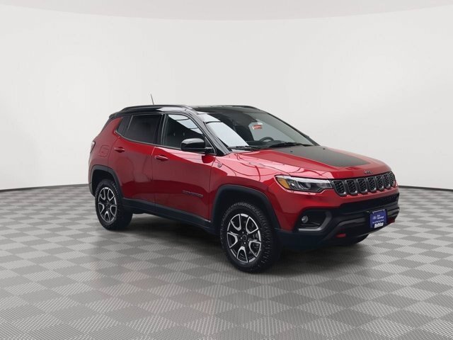 Used 2025 Jeep Compass Trailhawk AWD/4WD image 29