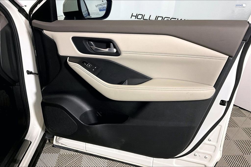 Used 2023 Nissan Rogue SL w/ SL Premium Package image 19